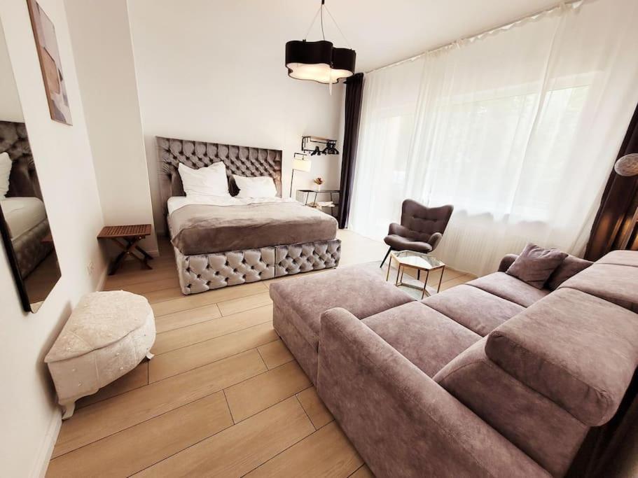 Duplex Apartment Ullstein- 4 Bedrooms, 2 Bathrooms, Living Room, 2 Parking Spaces, Boxspringbeds, Family & Business Apartment! เบอร์ลิน ภายนอก รูปภาพ