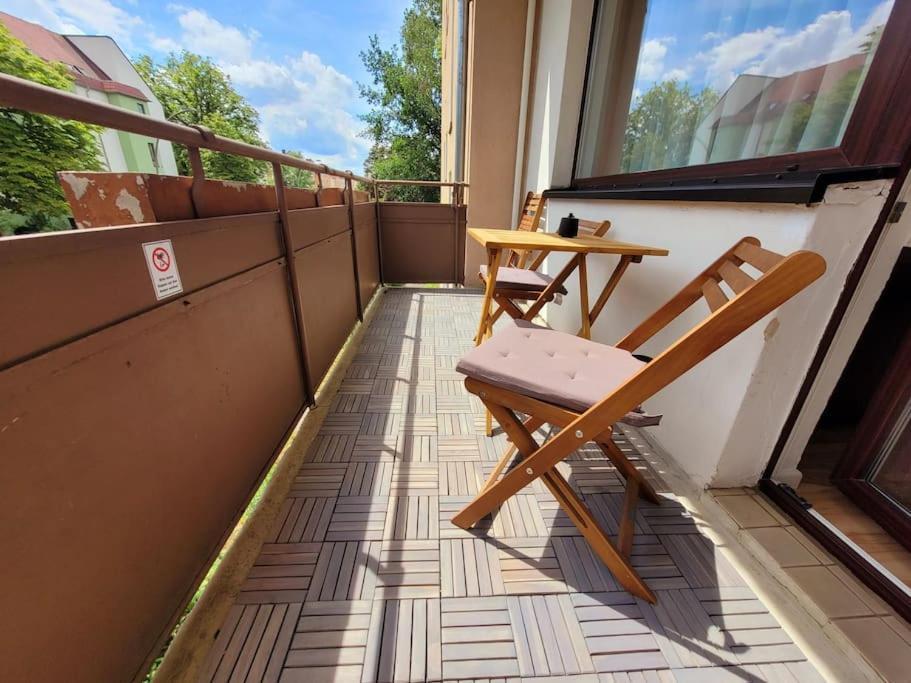Duplex Apartment Ullstein- 4 Bedrooms, 2 Bathrooms, Living Room, 2 Parking Spaces, Boxspringbeds, Family & Business Apartment! เบอร์ลิน ภายนอก รูปภาพ