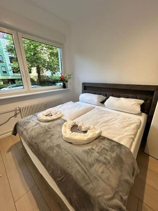 Duplex Apartment Ullstein- 4 Bedrooms, 2 Bathrooms, Living Room, 2 Parking Spaces, Boxspringbeds, Family & Business Apartment! เบอร์ลิน ภายนอก รูปภาพ