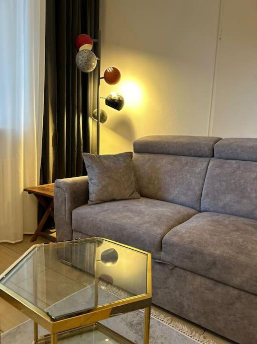 Duplex Apartment Ullstein- 4 Bedrooms, 2 Bathrooms, Living Room, 2 Parking Spaces, Boxspringbeds, Family & Business Apartment! เบอร์ลิน ภายนอก รูปภาพ