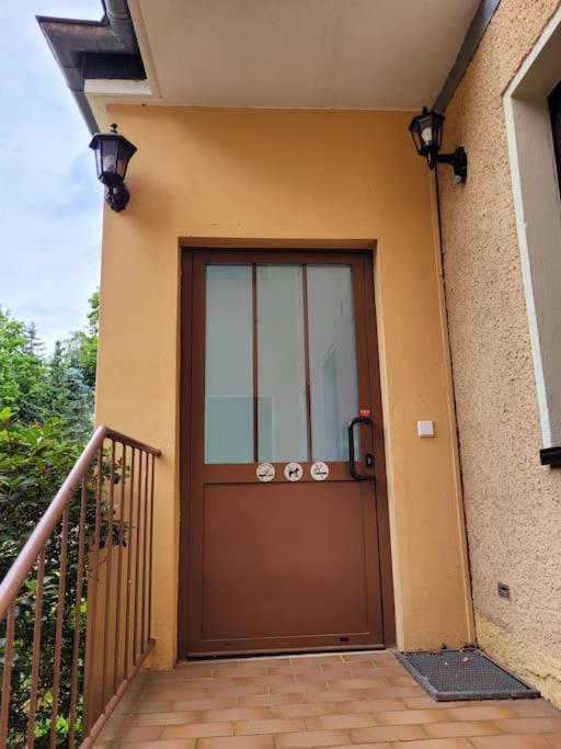 Duplex Apartment Ullstein- 4 Bedrooms, 2 Bathrooms, Living Room, 2 Parking Spaces, Boxspringbeds, Family & Business Apartment! เบอร์ลิน ภายนอก รูปภาพ
