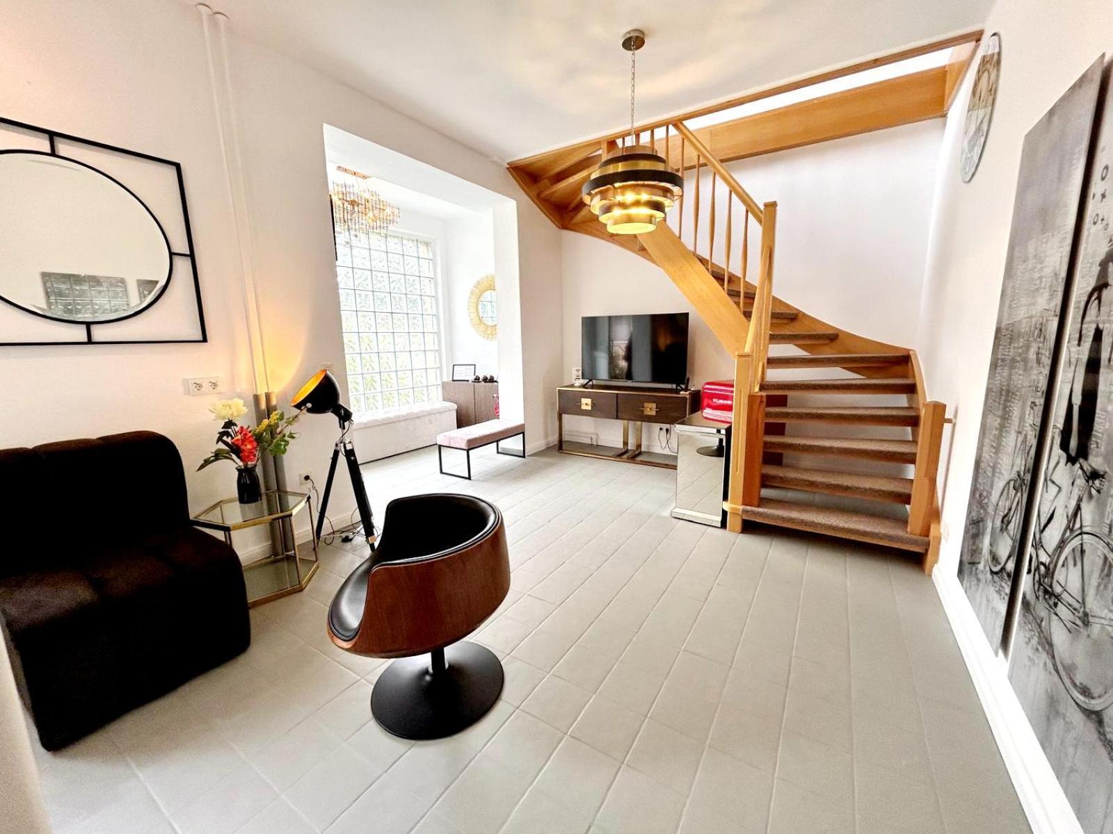 Duplex Apartment Ullstein- 4 Bedrooms, 2 Bathrooms, Living Room, 2 Parking Spaces, Boxspringbeds, Family & Business Apartment! เบอร์ลิน ภายนอก รูปภาพ