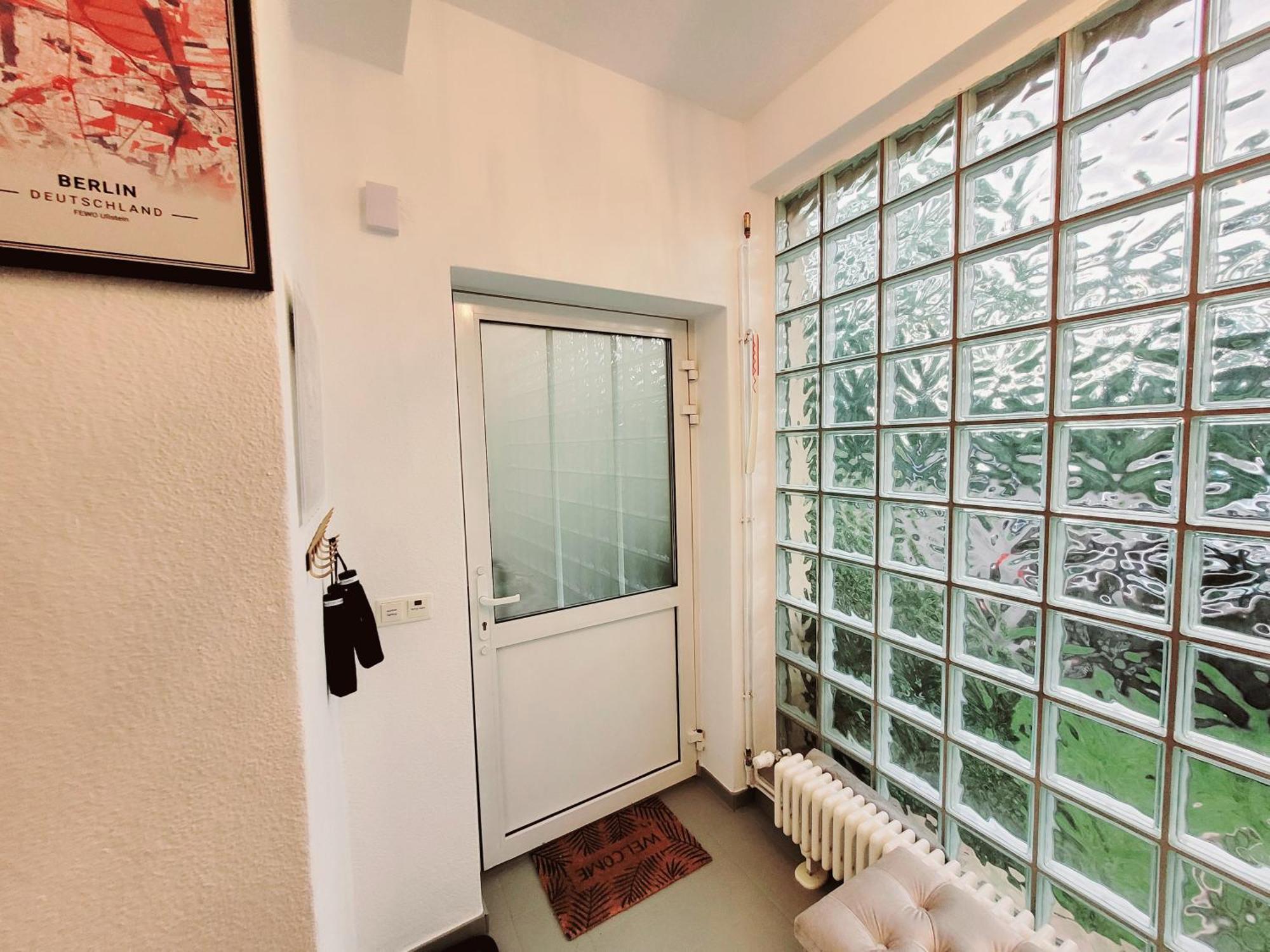 Duplex Apartment Ullstein- 4 Bedrooms, 2 Bathrooms, Living Room, 2 Parking Spaces, Boxspringbeds, Family & Business Apartment! เบอร์ลิน ภายนอก รูปภาพ